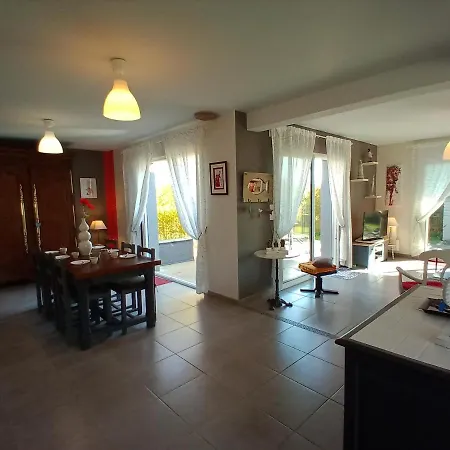 Holiday home Les Bambous En Baie Du Mont St Michel Dragey