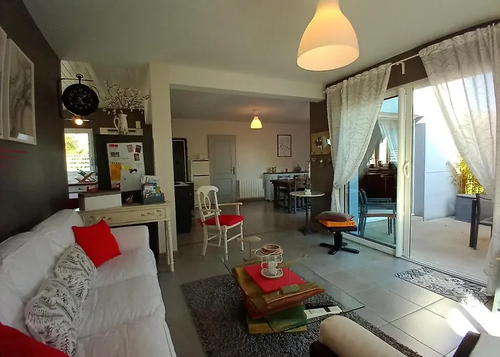 Les Bambous En Baie Du Mont St Michel Dragey-Ronthon